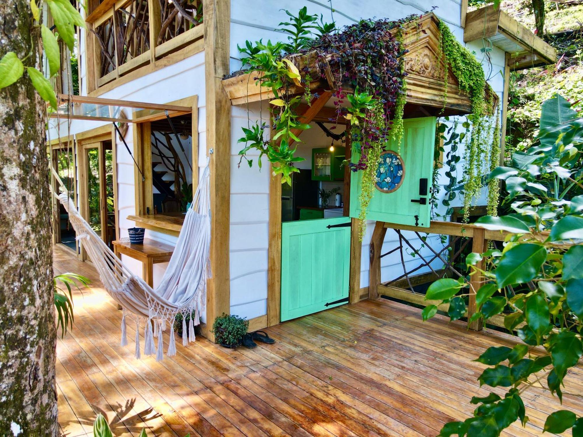 Jungle Spirit Treehouse Holiday home